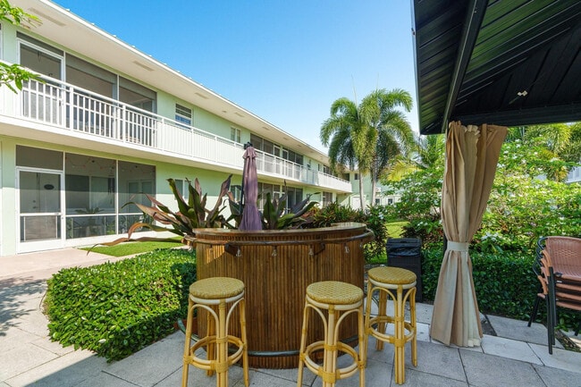 Building Photo - 2100 NE 38th St