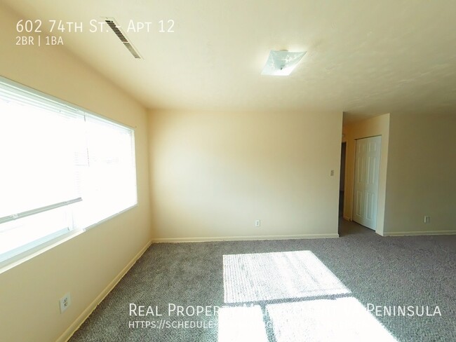 Building Photo - 2 Bedroom 1 Bath Apartment Newmarket area ...