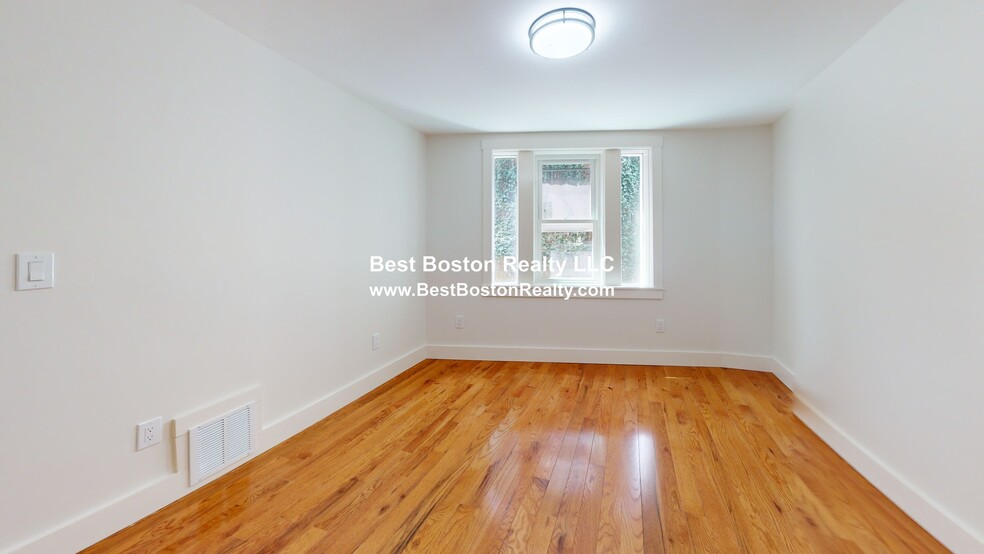 Building Photo - 38 Gibson St