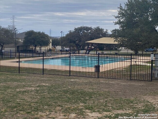 Building Photo - 4 Bedroom/2.5 Bath Wildhorse Subdivision