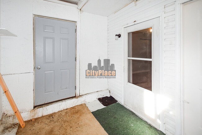 Building Photo - 2633 S Randolph St