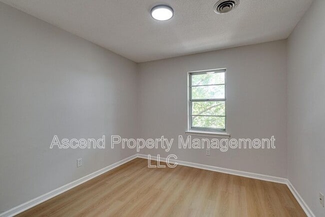 Building Photo - 9158 Westminister Cir Dr