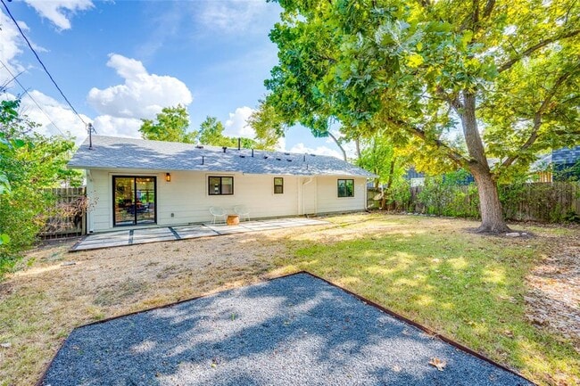 Building Photo - 2516 Friar Tuck Ln