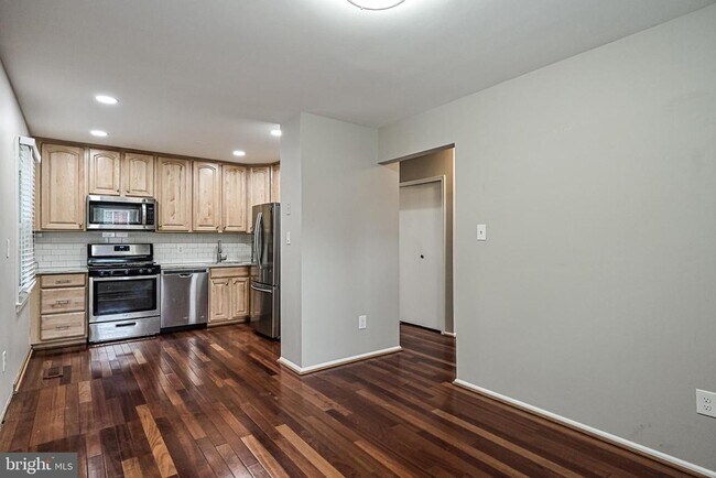 Building Photo - 5572 Kendrick Ln