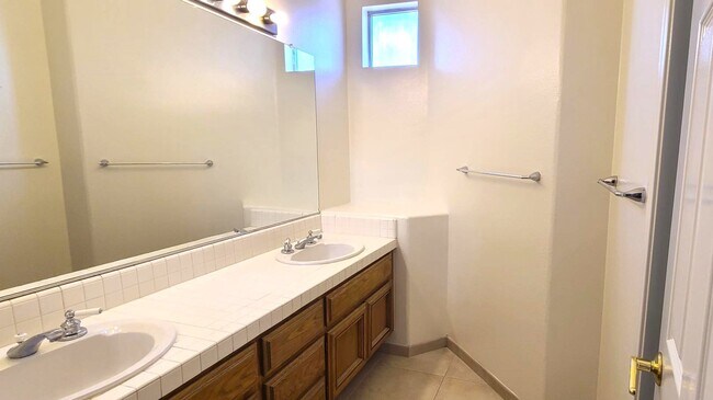Building Photo - Single Family House - 4 Bedrooms + 2.5 Bat...