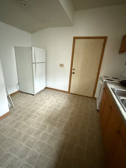 kitchen - 124 10th St N