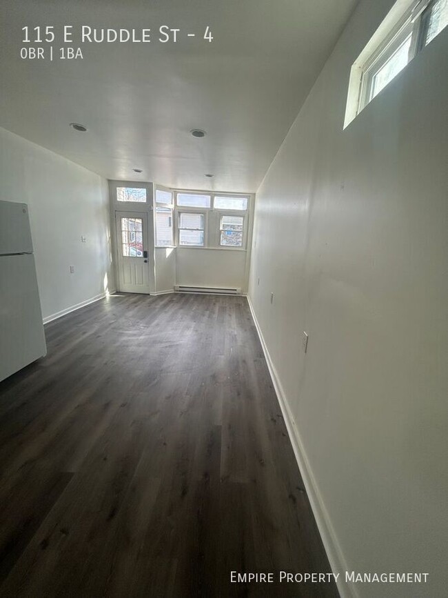 Building Photo - Available! Studio apartment available in C...