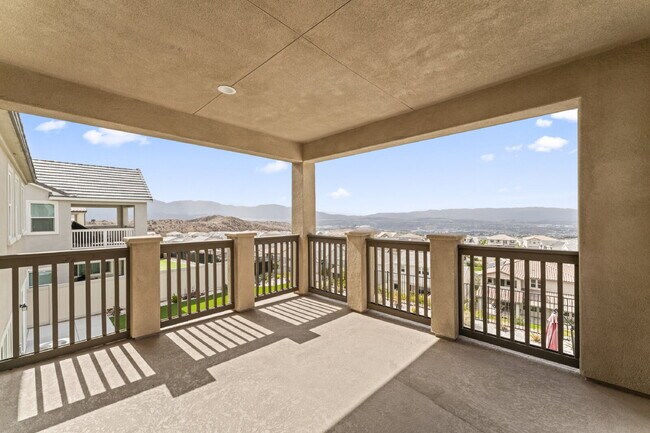 Building Photo - "Spacious Santa Clarita Sanctuary: 4-Bedro...