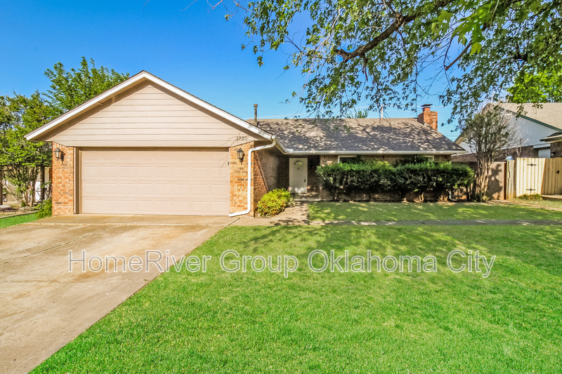 Primary Photo - 1720 Ridgeway Dr