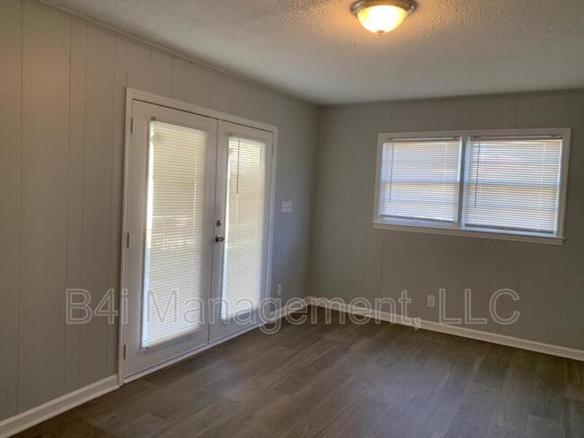 Building Photo - 409 Whitesville Rd