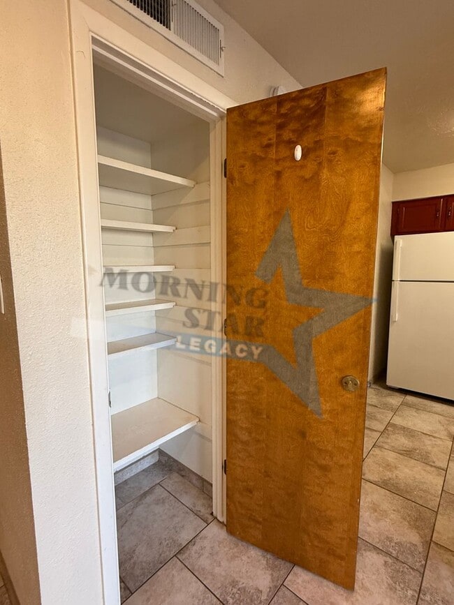 Building Photo - 3 Bed Condo W/ yard!