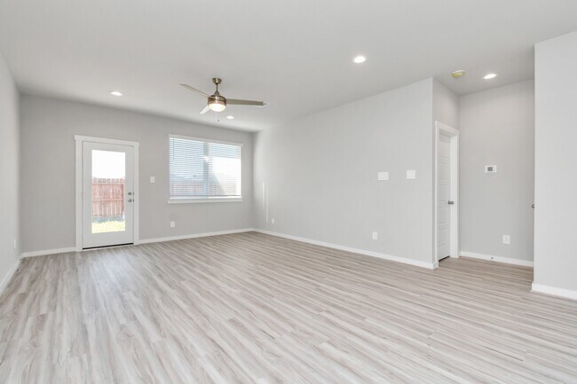 Building Photo - 3020 Gunnersbury Dr