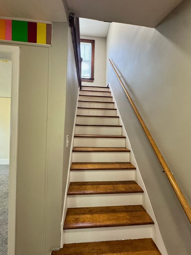 Building Photo - Spacious 4-Bedroom Home with 2 Kitchens | West Ann Arbor