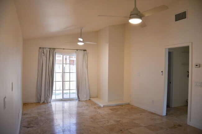 Building Photo - Parker (316)