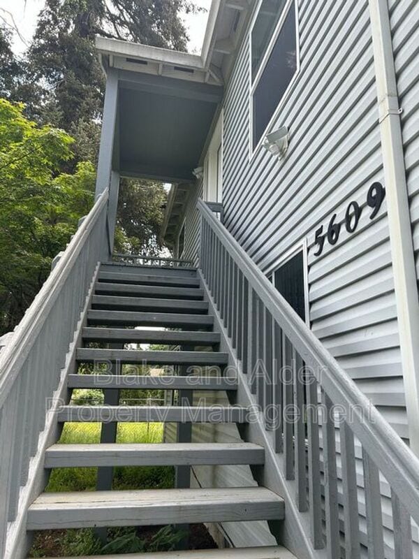 Building Photo - 5609 SE 117th Ave
