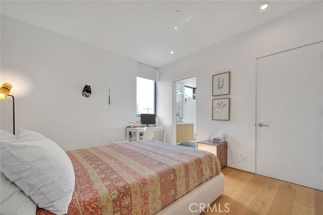 Building Photo - 1825 N Kenmore Ave