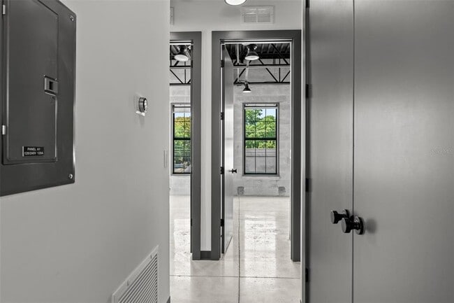 Building Photo - 902 E Curtis St