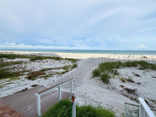 Building Photo - 880 Mandalay Ave