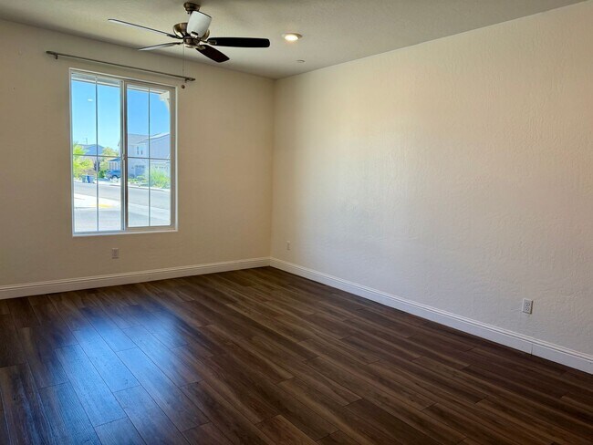 Building Photo - Spacious Next-Gen Lennar Home for Rent in the Clovis Unified School District
