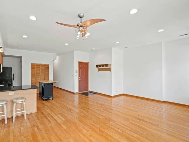 Building Photo - 6133 S Drexel Ave