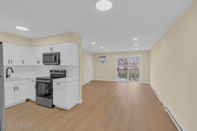 Building Photo - 114 3rd Ave