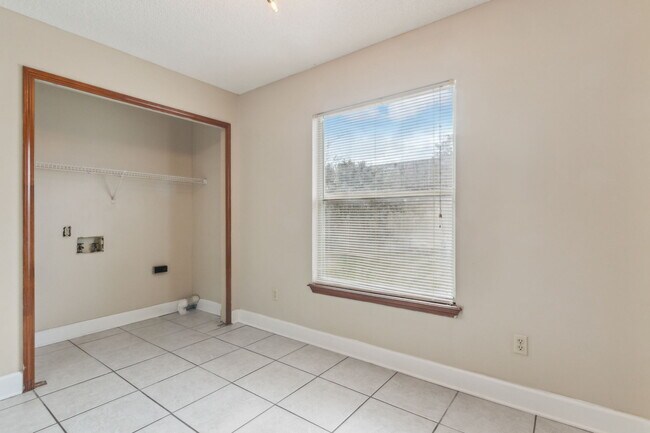 Building Photo - 8471-8473 3 Creeks Blvd