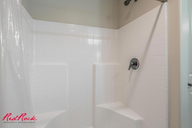 Building Photo - Charming 3 bedroom Townhome. 2 Community Pools!