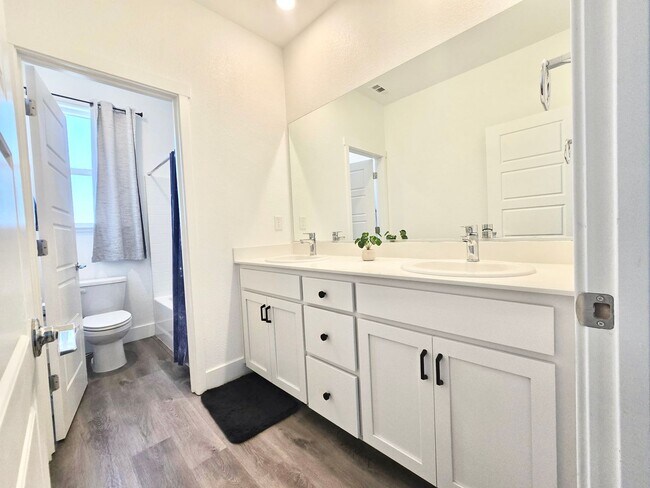 Building Photo - Elegant & Functional – Your Spring Lake Dream Home Awaits