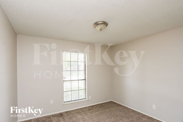 Building Photo - 4368 Saugus Dr