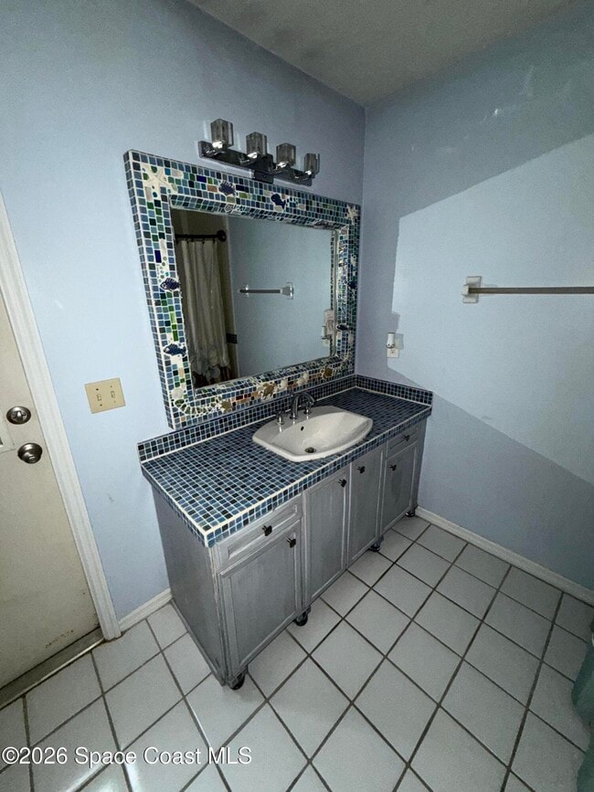 Building Photo - 925 Falls Trail