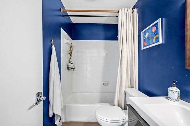 Building Photo - 6803 Castlekeep Way