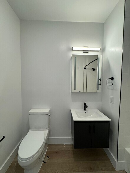 Building Photo - 36 Madison St