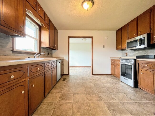 Building Photo - 112 Hazelwood Dr