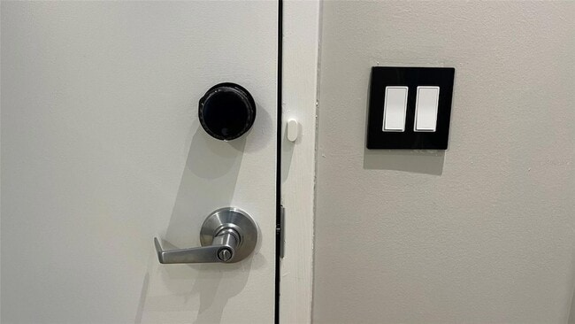 Building Photo - 150 E Robinson St