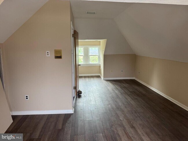 Building Photo - 30 12th Ave
