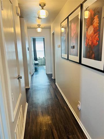 Building Photo - 1308 Divine Dr