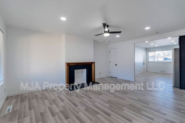 Building Photo - 2642-2642 S 800 E