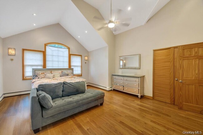 Building Photo - 4 2nd St