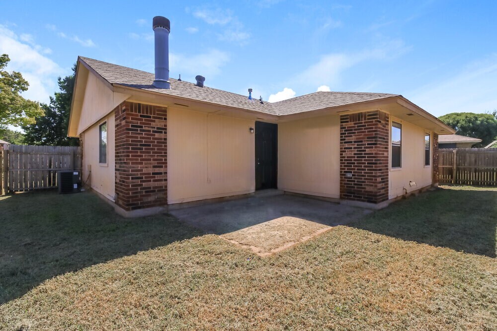 Building Photo - 12265 SW 12th St