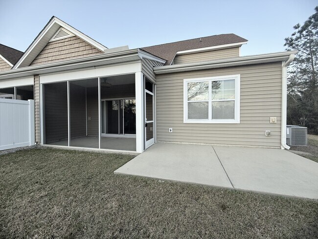 Building Photo - 220 Machrie Lp