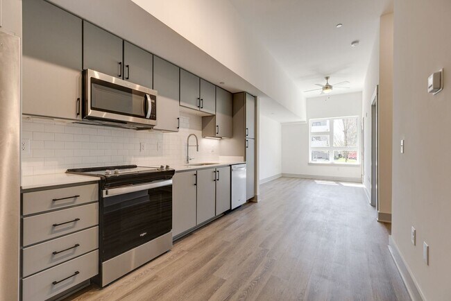 Building Photo - Walk to Geodis - 1 Bed Condo in WEHO!