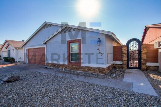 Building Photo - 3Bed/2Bath House at 7th/101! JOIN THE WAIT...
