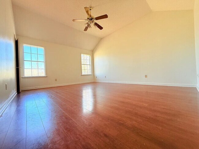 Building Photo - 348 Wolf Run Rd