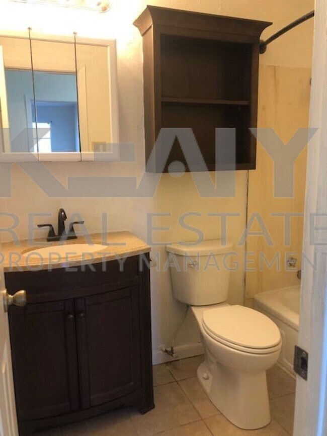 Building Photo - 407 Fox Run Ave