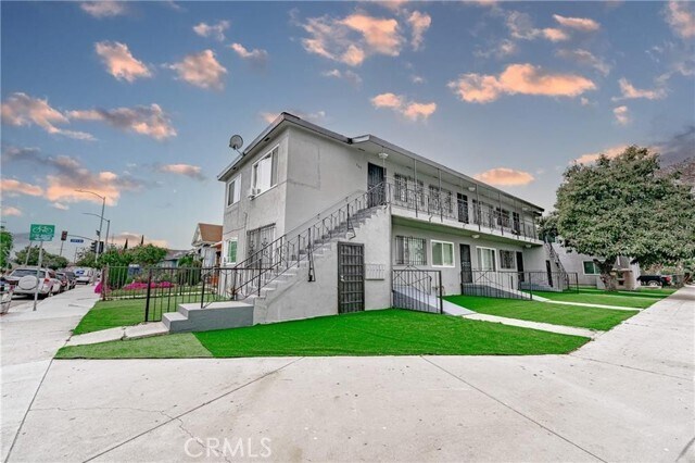 Building Photo - 262 E 79th St