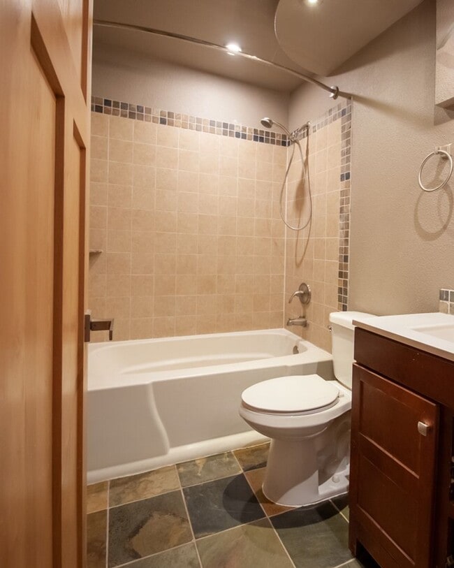 Building Photo - One of a kind home in West Richland