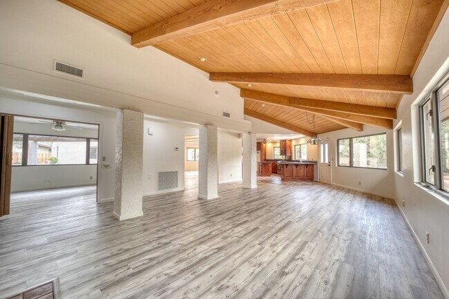 Building Photo - Beauty on Bowstring Drive