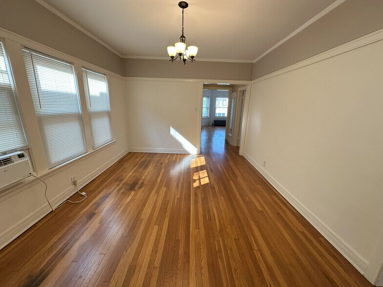 Dining room - 2249 W Winnemac Ave