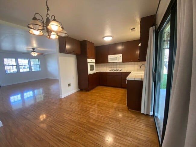 Building Photo - 1947 Henshaw Ave