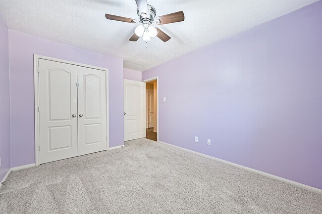 Building Photo - 2006 Plantain Lily Ct